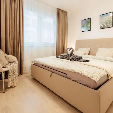 Flystay Balcony Retreat * Bratislava